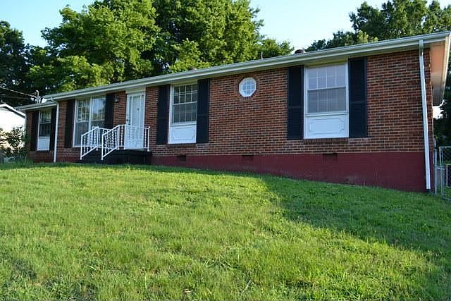 Convenient Hermitage Location