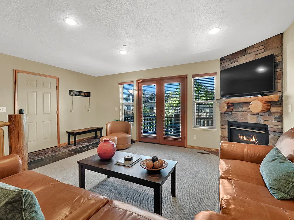 5060 E Lakeview Dr #1111
