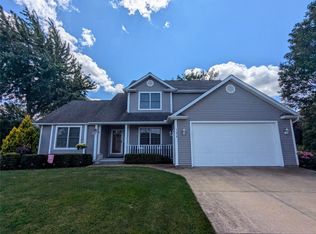 11013 Vineyard Dr, North East, PA 16428