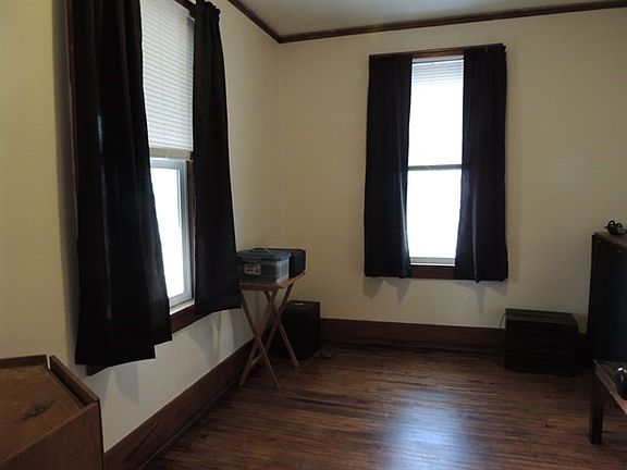 4th image of 1604 Laharpe St