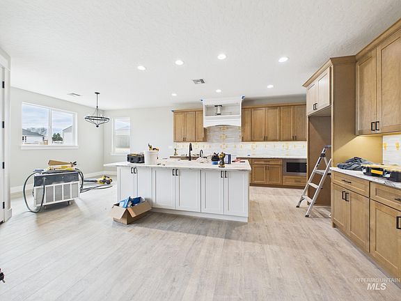 3rd image of 1910 Ruth Ln