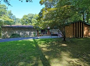 16320 Forge Hill Dr, Garrettsville, OH 44231
