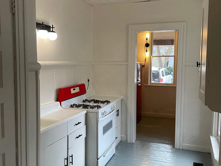 520 Crescent St NE #2 — Photo 6