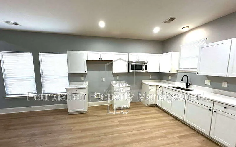 3 bed, 2.0 bath, 1292 sqft, $1,895 — Photo 3