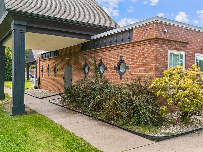 A55 Tunxis Ave #106 — Photo 10