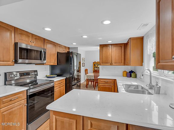 4th image of 1092 Kells Court