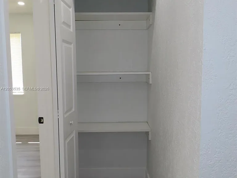 95 SW 17th Ter — Photo 32