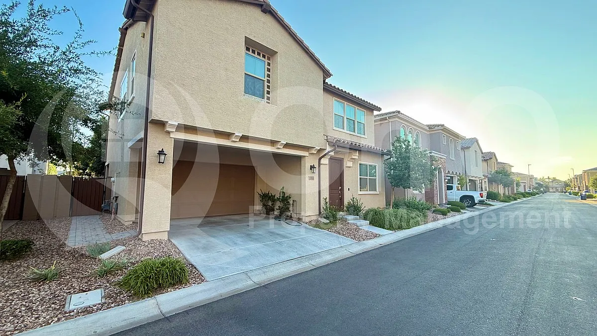 3 bed, 3.5 bath, 2239 sqft, $2,575 — Photo 3