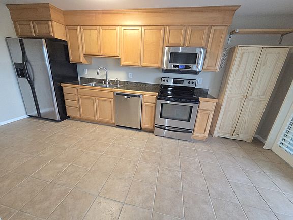 Beautiful cabinetry and modern appliances!