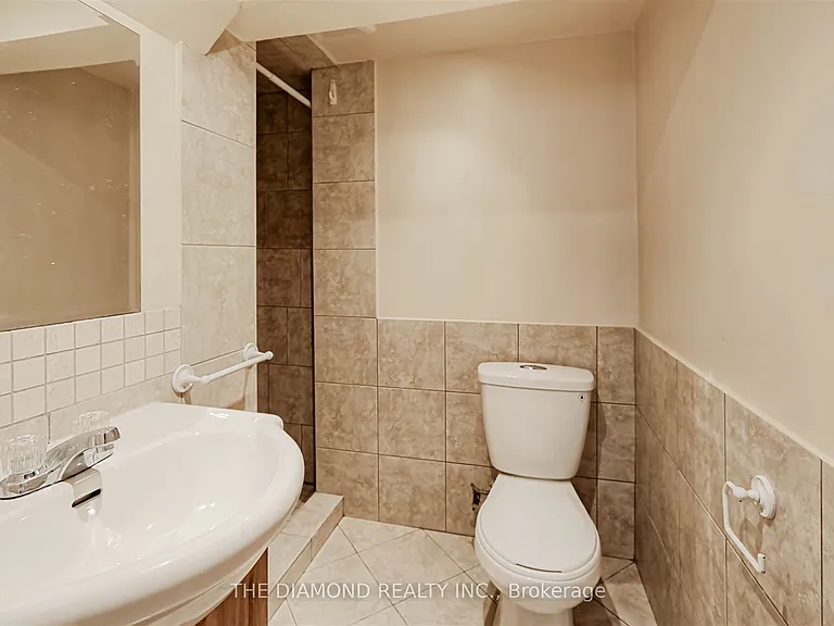 3927 Bloor St W — Photo 34