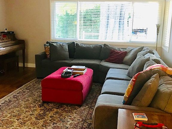 3rd image of 2089 Montrose Dr