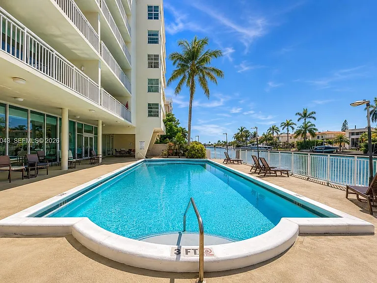 9500 W Bay Harbor Dr #2G — Photo 12