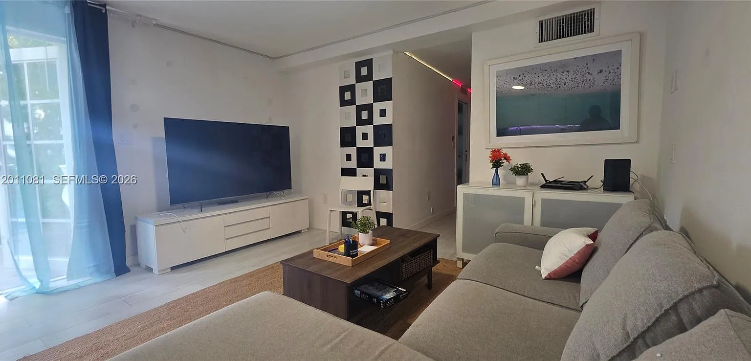 Yuba Condo — Photo 1