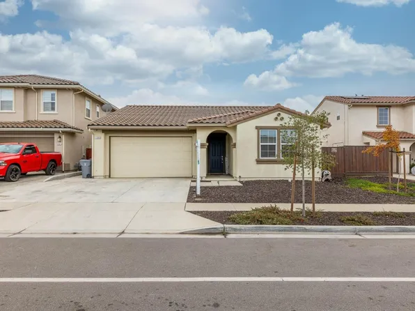 1386 Venice Cir, Salinas, CA 93905