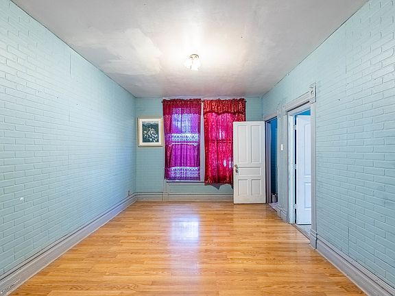 4th image of 2237 S Sawyer Ave
