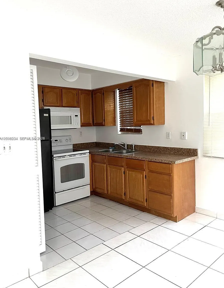 2200 Taylor St — Photo 3