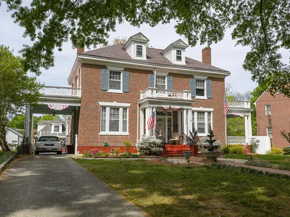 1112 N Main St, Virgilina, VA 24598