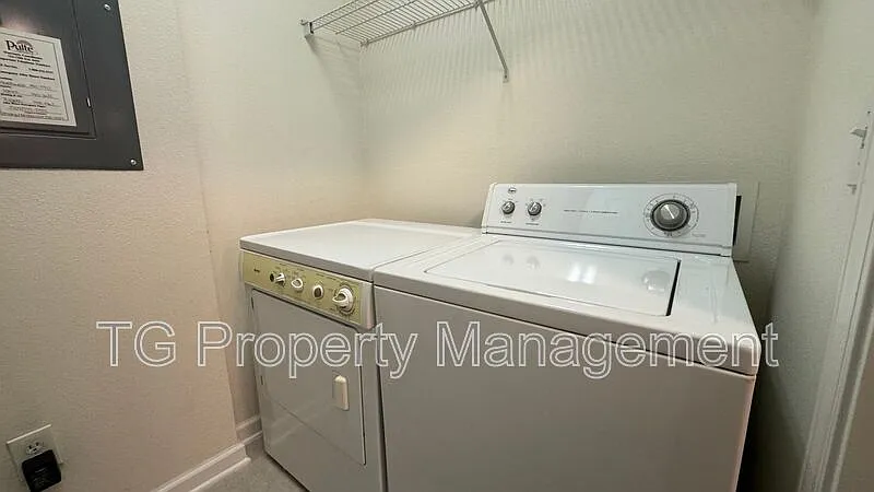 2 bed, 2.0 bath, 1128 sqft, $1,575 — Photo 2