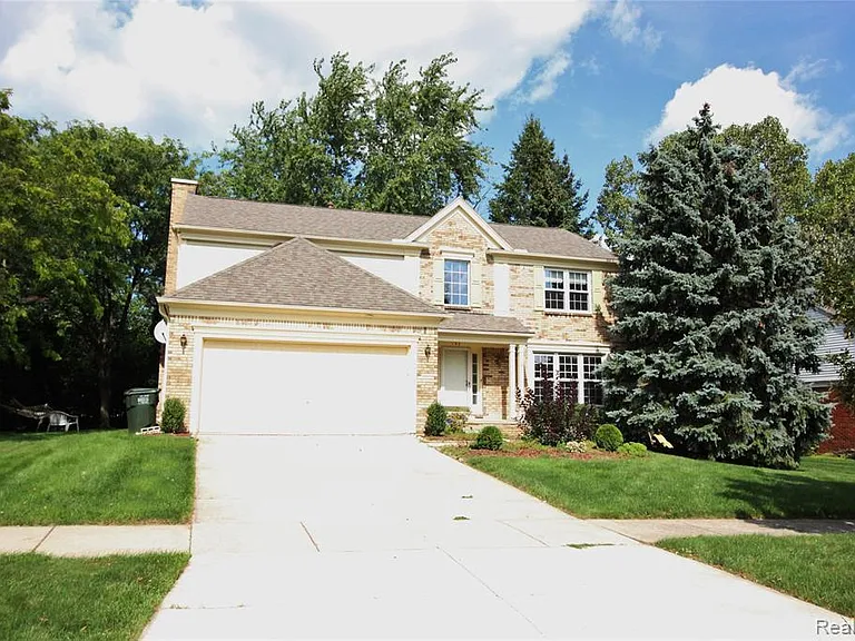 193 Saxon Ct — Photo 1