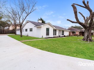 10934 Meadow Lake Ln, Houston, TX 77042