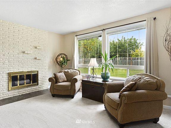 4th image of 231 Hawthorne Place