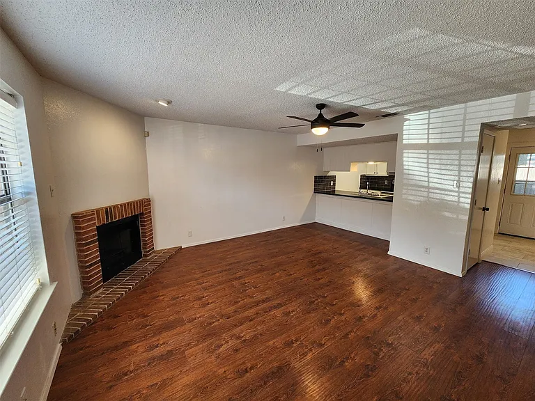 716 W Mulberry St #18 — Photo 3