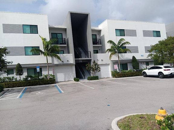 5th image of 3050 NW 68th St Unit 1302