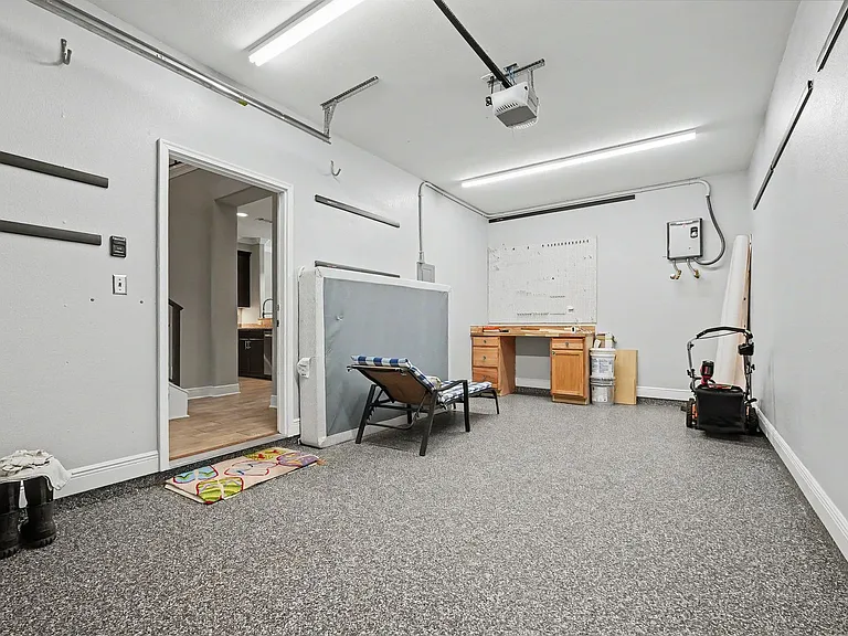 490 Soundview Ct — Photo 40