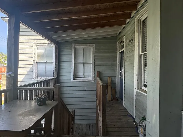 216 E Henry St #B — Photo 8