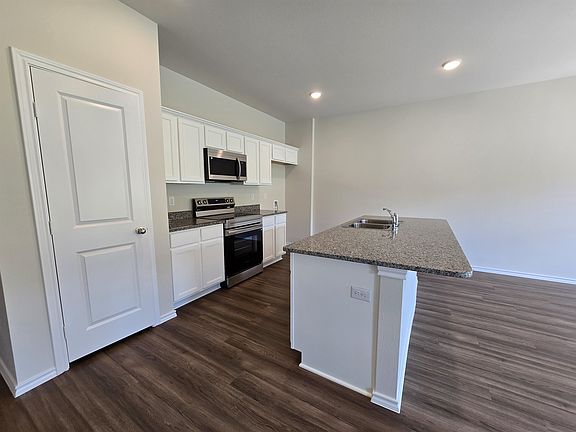 3rd image of 3106 Mesa Dr