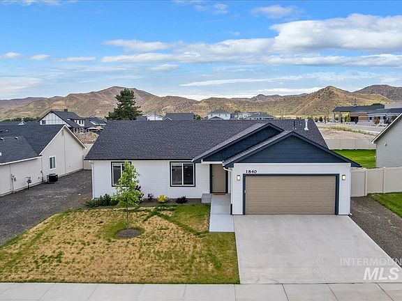 3rd image of 1840 Regency Way