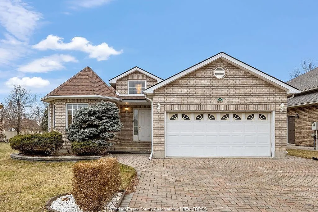 4 bed, $2,950 — Photo 1