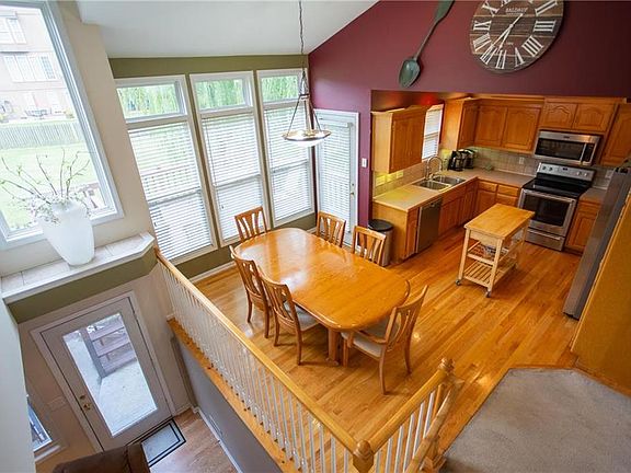 3rd image of 1208 SE Warren Dr
