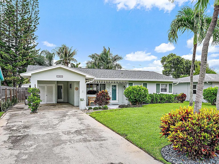 1869 Circle Dr — Photo 3