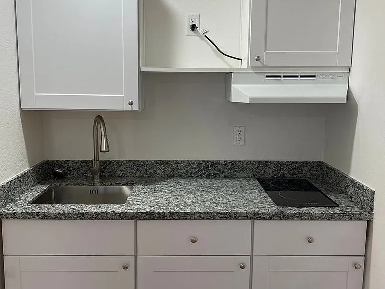 345 E Oregon Ave — Photo 4
