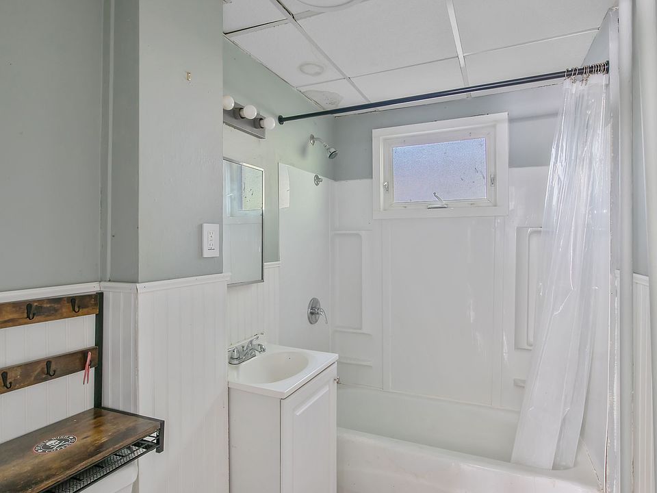 1st image of 532 Winton St #1