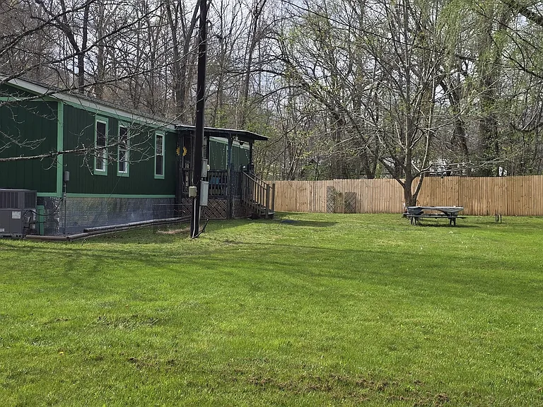 1935 Garrett Rd — Photo 2