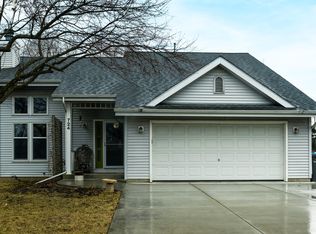 724 Cobblestone Way, Watertown, WI 53094