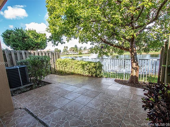 3rd image of 7807 NW 114th Pl #A105133337