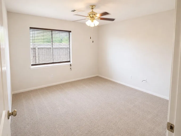 15154 Kingsbridge Way — Photo 7