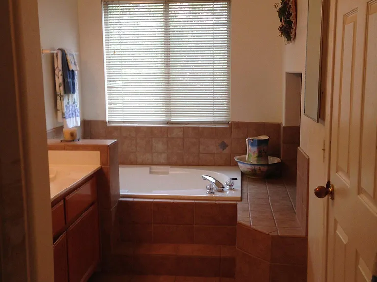 2208 Brighton Shore St — Photo 9