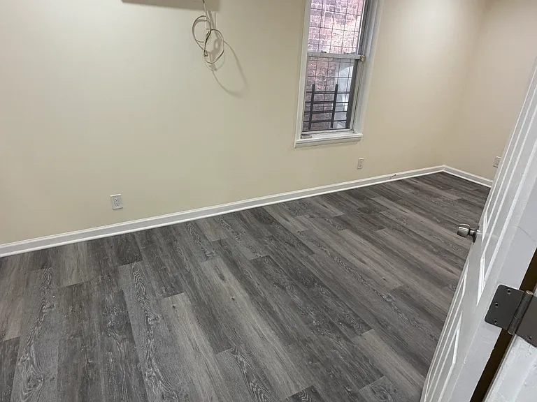 208 E 16th St #1 — Photo 7
