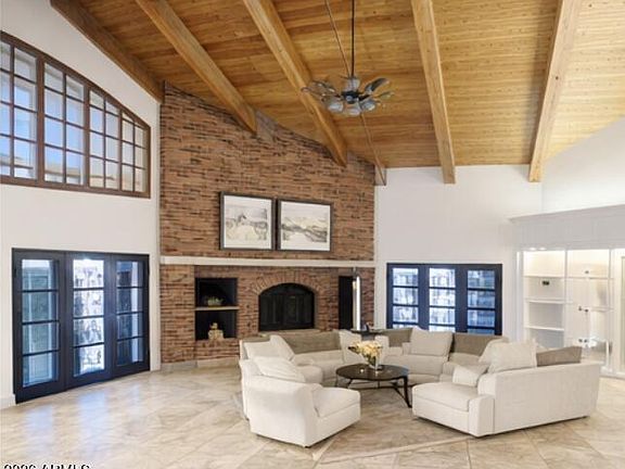 4th image of 1020 E CAROLINE Lane