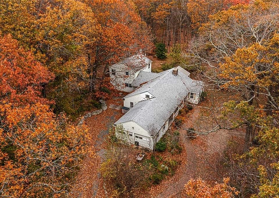 1st image of 101 Cobble Hill Rd