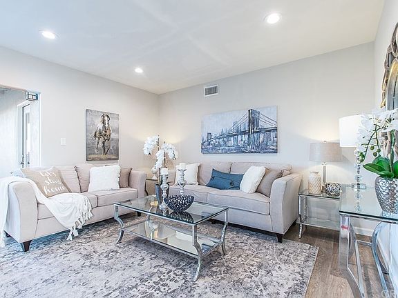 3rd image of 28020 Pontevedra Dr