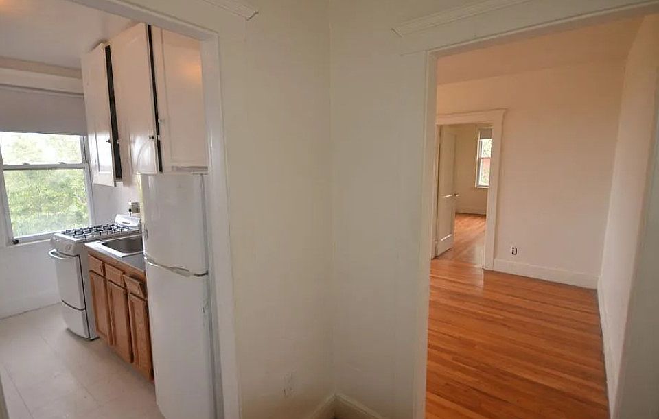 2nd image of 1618 Commonwealth Ave #12