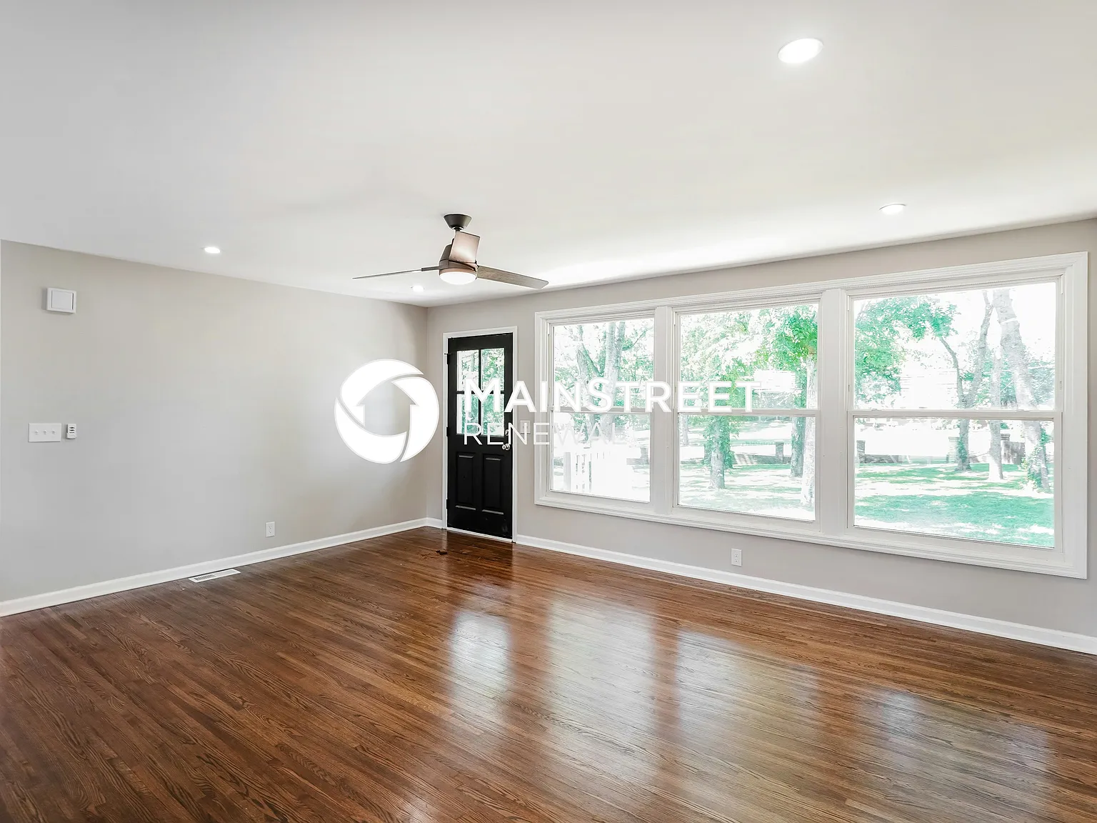 2923 Hillhurst Dr — Photo 3