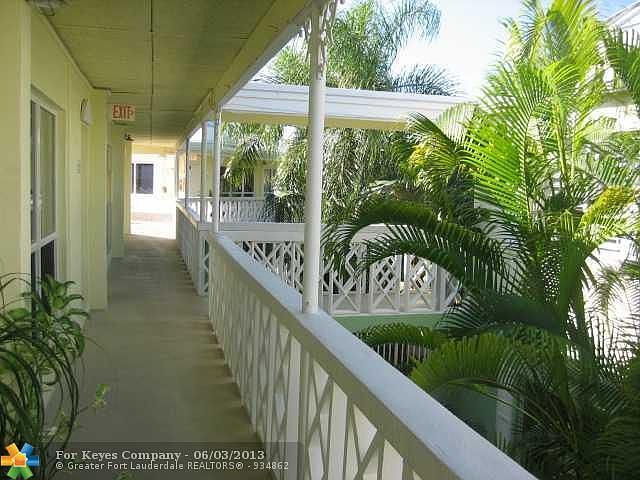 1st image of 2124 NE 5th Ave APT 204
