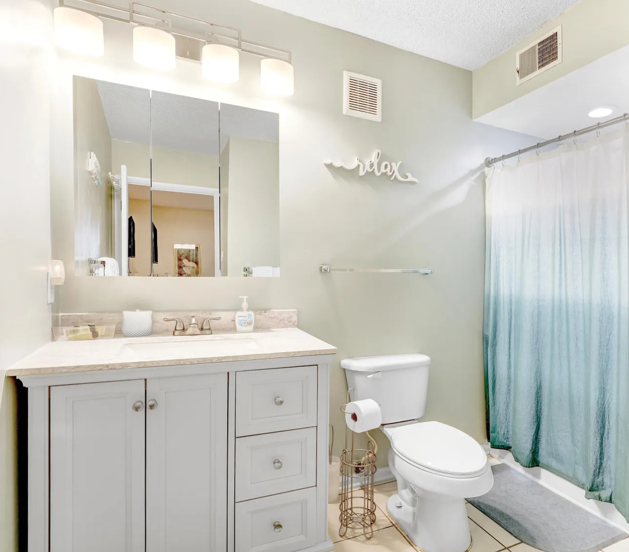 3 bed, 1350 sqft, $1,950 — Photo 1