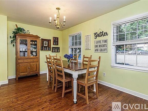 4th image of 3002 A Overton Dr